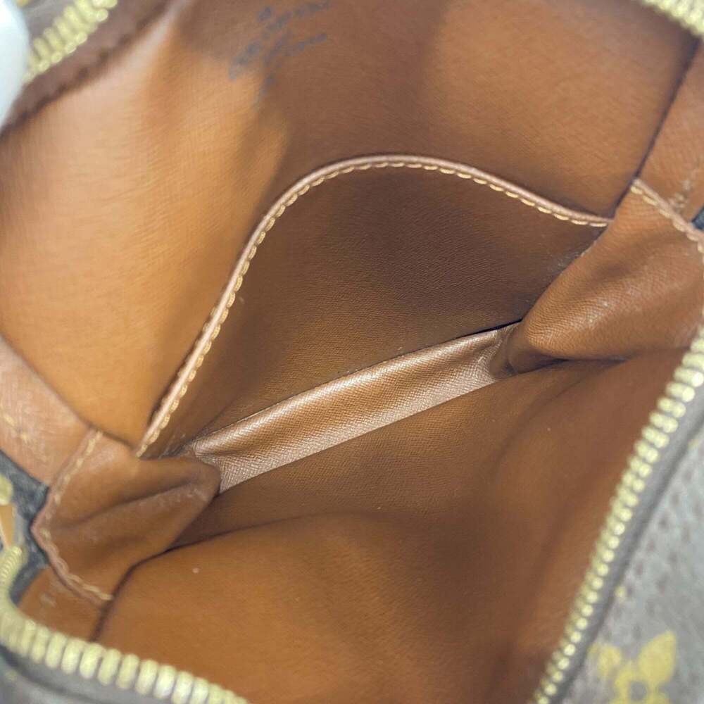 LOUIS VUITTON Brown Monogram Shoulder Bag - Picture 4 of 10